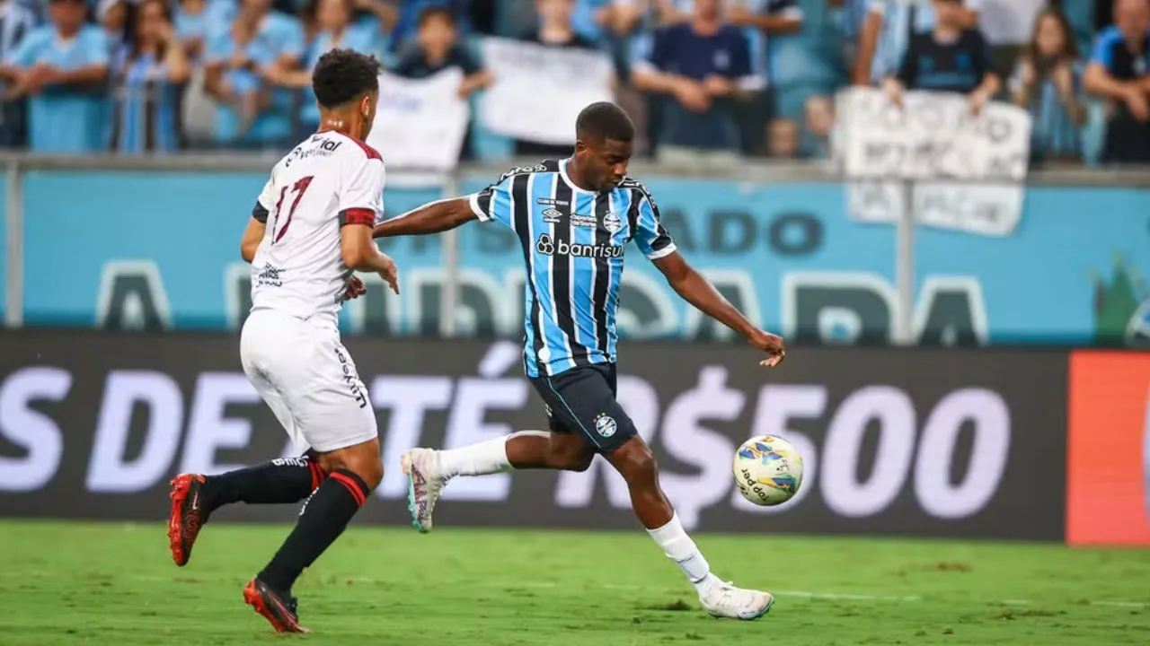 Wesley Costa na vitória do Grêmio em cima do Brasil de Pelotas, pelo Gauchão — Foto: Lucas Uebel/Grêmio FBPA