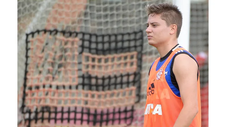 Adryan em treino no Ninho do Urubu, em 2013. Jogador estava no Brescia, da Itália - Foto: Pedro Martins/ AGIF