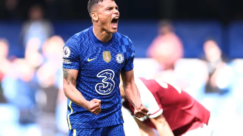 Thiago Silva, em partida contra o West Ham. Zagueiro encerra o contrato com o Chelsea no meio do ano – Foto: Ryan Pierse/Getty Images