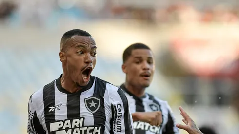Marlon Freitas jogador do Botafogo comemora seu gol durante partida contra o Fluminense no estadio Maracana pelo campeonato Carioca 2024. Atleta pode chegar na Colina. Foto: Thiago Ribeiro/AGIF