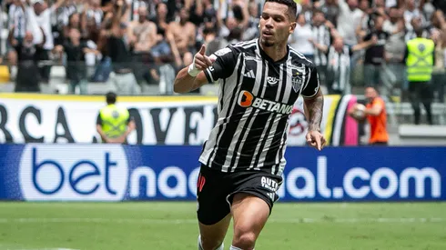 Paulinho jogador do Atletico comemora seu gol durante partida contra o America-MG no estadio Arena MRV pelo campeonato Mineiro 2024. Fernando Moreno/AGIF
