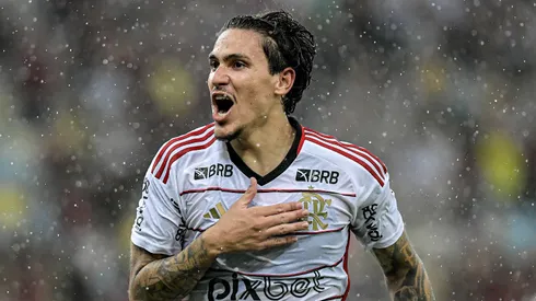 Pedro comemorando gol no Fla-Flu. Atacante chegou a nove gols na temporada – Foto: Thiago Ribeiro/AGIF