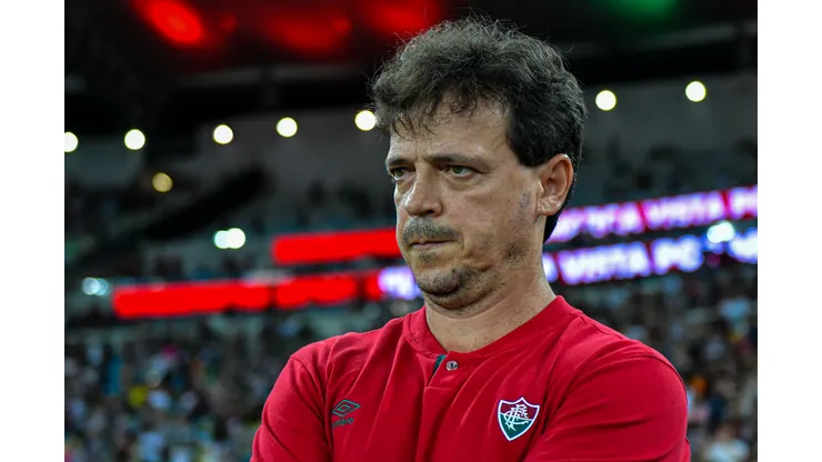 Foto: Thiago Ribeiro/AGIF - Fernando Diniz durante o clássico contra o Flamengo no último sábado (9).