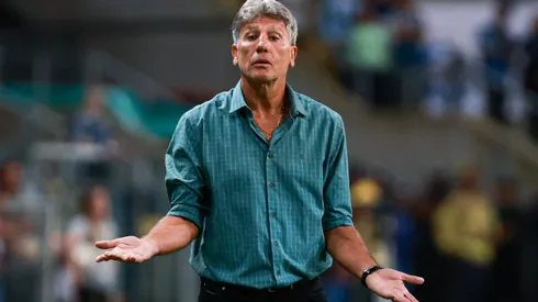Renato Portaluppi, em partida pelo Gauchão. Treinador pode perder jogador – Foto: Maxi Franzoi/AGIF