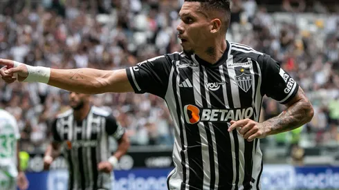 Paulinho comemorando gol contra o América-MG neste sábado. Atacante ainda não havia marcado em 2024 – Foto: Fernando Moreno/AGIF