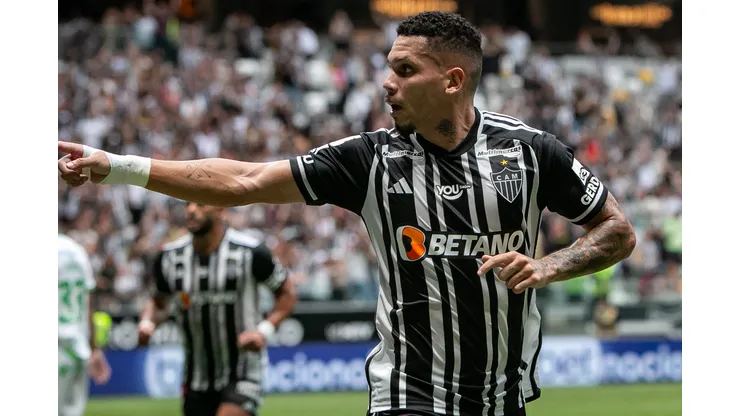 Paulinho comemorando gol contra o América-MG neste sábado. Atacante ainda não havia marcado em 2024 - Foto: Fernando Moreno/AGIF