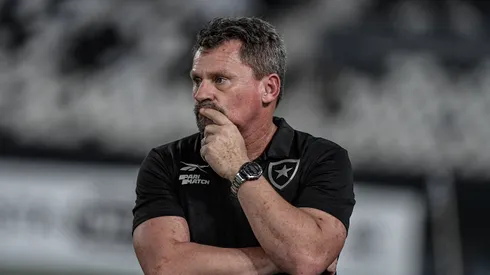 Fábio Matias está invicto a frente do Botafogo. Treinador vem ganhando elogios dos jogadores - Foto: Thiago Ribeiro/AGIF