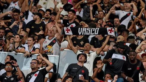 Torcida do Vasco marcando presença no Maracanã, pelo Brasileirão 2023. Estádio será o palco da semifinal do Cariocão – Foto: Thiago Ribeiro/AGIF