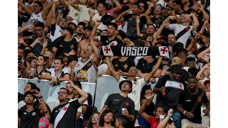 Torcida do Vasco marcando presença no Maracanã, pelo Brasileirão 2023. Estádio será o palco da semifinal do Cariocão - Foto: Thiago Ribeiro/AGIF