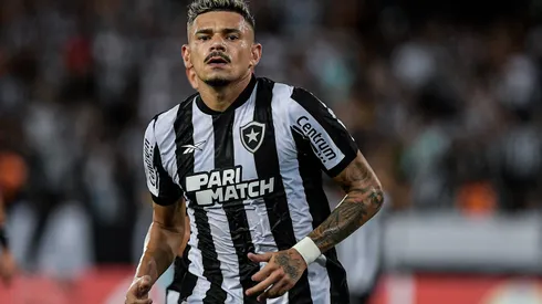 Tiquinho Soares comemorando gol contra o Aurora na Libertadores – Foto: Thiago Ribeiro/AGIF