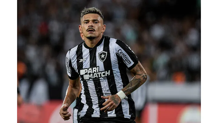 Tiquinho Soares comemorando gol contra o Aurora na Libertadores - Foto: Thiago Ribeiro/AGIF