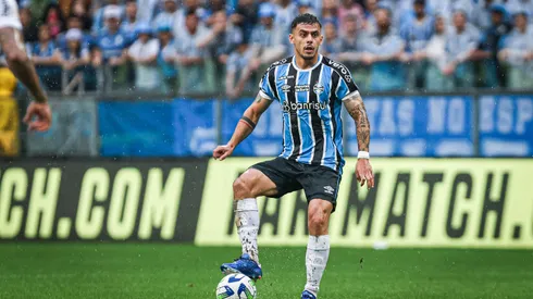 Foto: Maxi Franzoi/AGIF - Carballo durante o confronto contra o Corinthians no Campeonato Brasileiro de 2023.