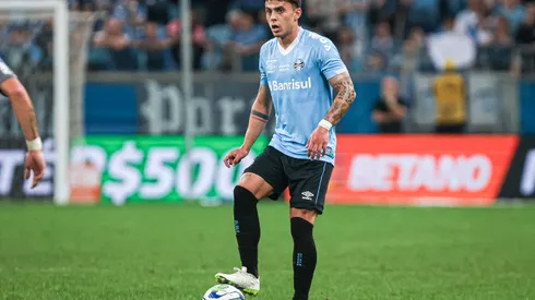 Carballo atuando no Grêmio em 2023 – Foto: Maxi Franzoi/AGIF