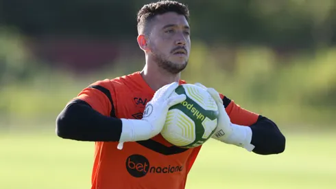 Caíque Silva não jogará no Internacional.