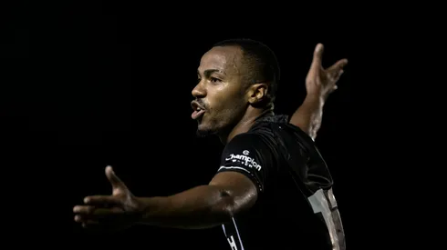 Foto: Jorge Rodrigues/AGIF - Marlon Freitas durante a partida contra o Nova Iguaçu no Campeonato Carioca de 2023.