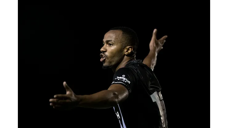 Foto: Jorge Rodrigues/AGIF - Marlon Freitas durante a partida contra o Nova Iguaçu no Campeonato Carioca de 2023.