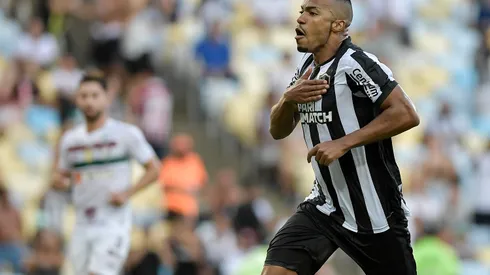 Marlon Freitas, ao marcar gol contra o Fluminense. Volante vem se destacando na temporada - Foto: Thiago Ribeiro/AGIF