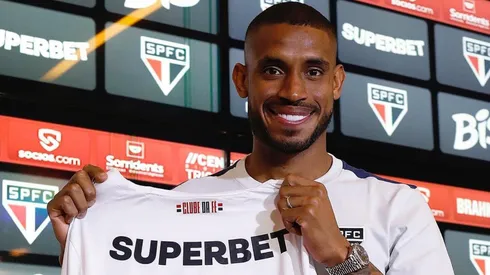 André Silva foi apresentado nesta quarta. Jogador vinha sendo disputado no mercado - Foto: Rubens Chiri / saopaulofc