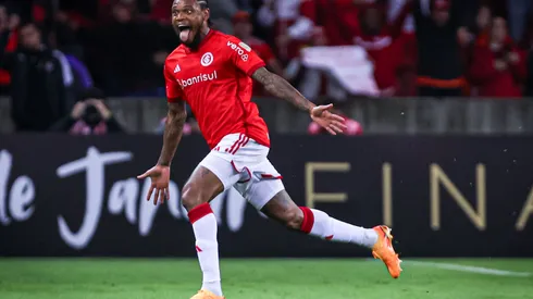 Luiz Adriano, em partida pela Libertadores 2023. Jogador vai defender o Vitória até dezembro – Foto: Maxi Franzoi/AGIF