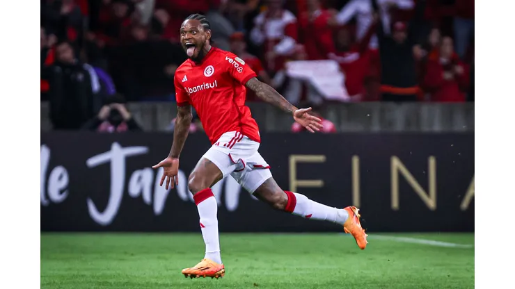 Luiz Adriano, em partida pela Libertadores 2023. Jogador vai defender o Vitória até dezembro - Foto: Maxi Franzoi/AGIF