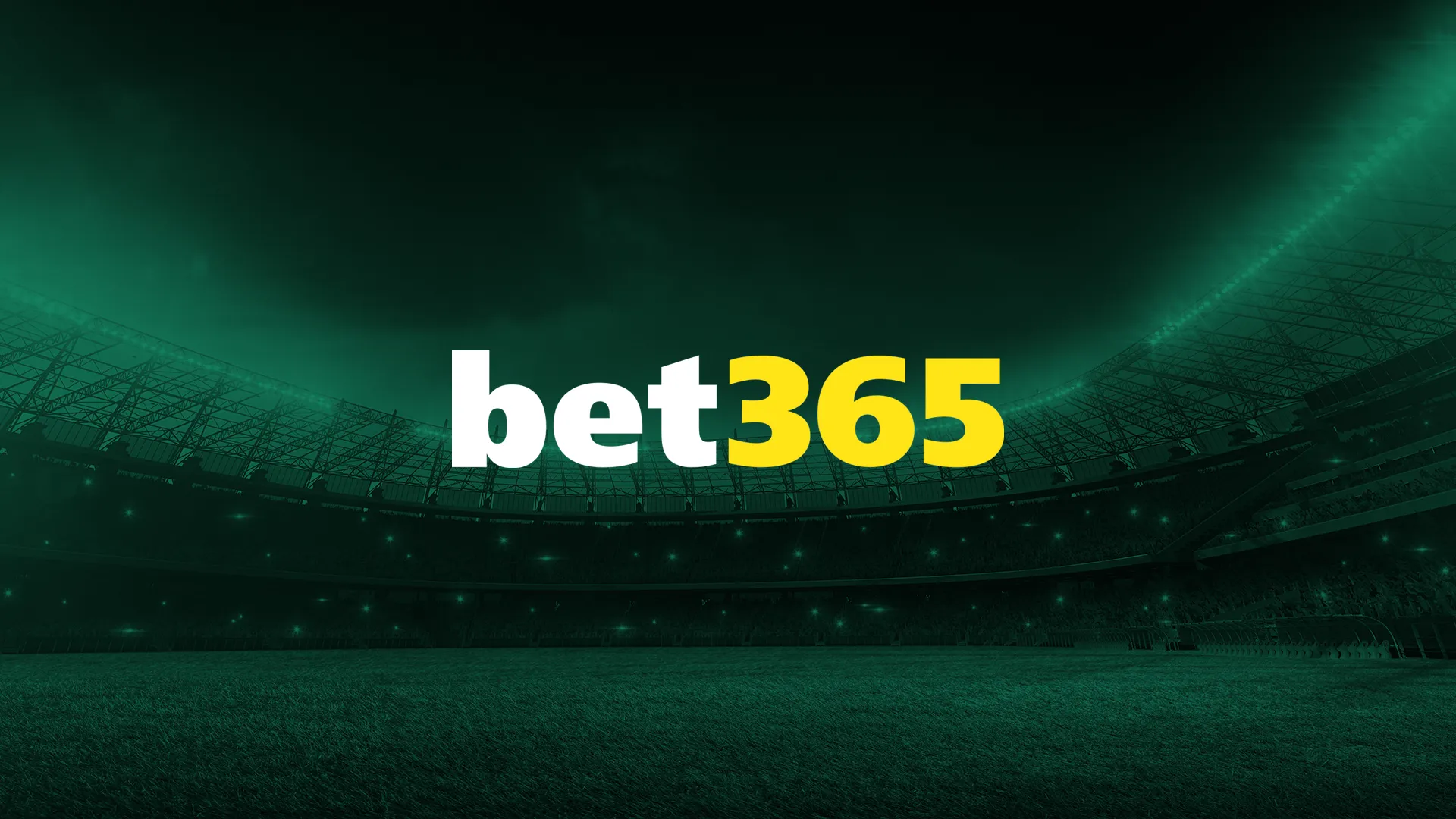 A imagem é um banner para a bet365. Diz bet365 ao longo do centro. O fundo tem um filtro verde e mostra uma imagem de um estádio tirada do campo. O estádio está cheio de pessoas e está iluminado. 