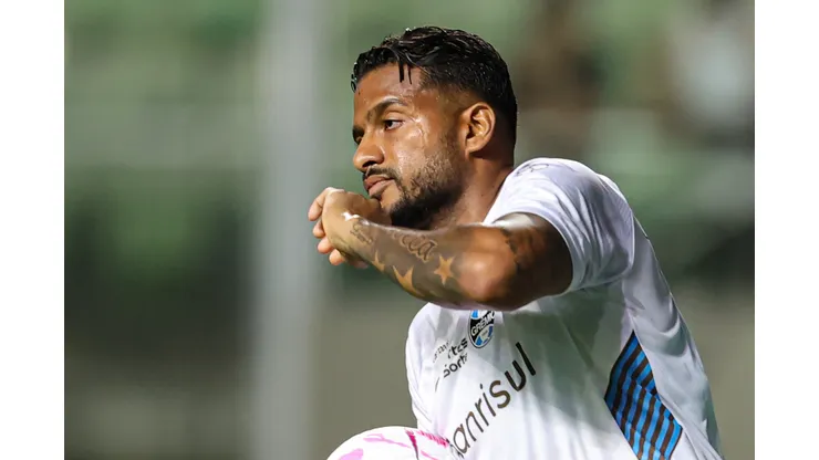 Reinaldo jogador do Gremio comemora seu gol durante partida contra o America-MG no estadio Independencia pelo campeonato Brasileiro A 2023. Atleta está lesionado Foto: Gilson Lobo/AGIF