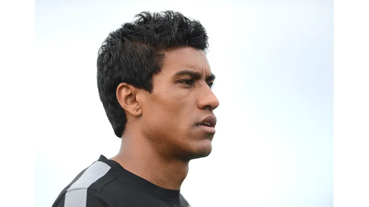 Paulinho. Treino do Corinthians no CT Joaquim Grava. 12 de Abril de 2013, Sao Paulo, Sao Paulo, Brasil. Jogador tem prazo para voltar aos jogos. Foto: Mauro Horita/AGIF