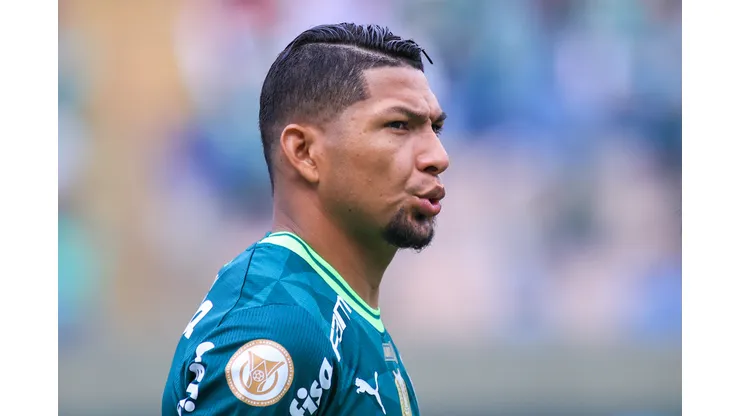 Rony jogador do Palmeiras durante partida contra o Santos no estádio Arena Barueri pelo campeonato Brasileiro A 2023. Atleta segue criticado por torcedores. Foto: Marcello Zambrana/AGIF