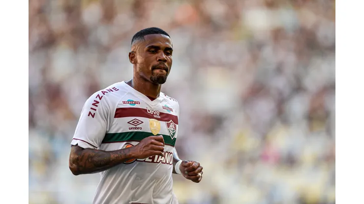 Douglas Costa começou a partida contra o Botafogo entre os titulares - Foto: Thiago Ribeiro/AGIF