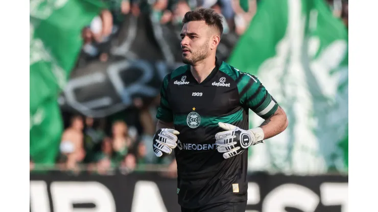 Gabriel Vasconcelos perdeu espaço no Coritiba - Foto: Robson Mafra/AGIF