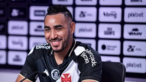 Dimitri Payet durante sua apresentação oficial pelo Vasco, jogador é a grande craque e a expectativa da torcida para o jogo contra a Portuguesa-RJ.