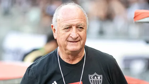 Foto: Fernando Moreno/AGIF – Felipão durante a partida contra o América-MG no Campeonato Brasileiro de 2023.