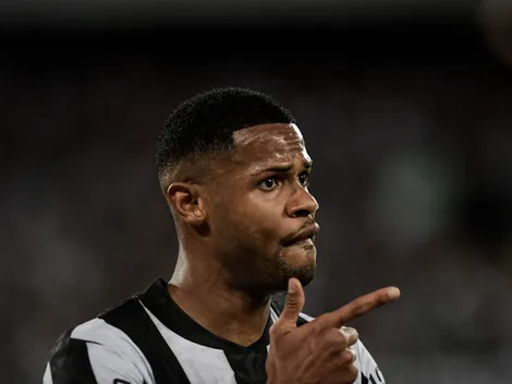 Atlético-MG surpreende e propõe troca entre Vargas por Júnior Santos