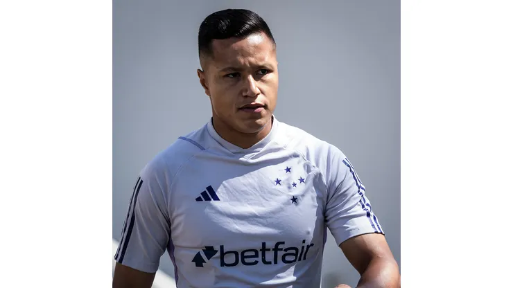 Foto: Gustavo Aleixo/Cruzeiro - Marlon em treinamento do Cruzeiro no dia 09/09/2023.