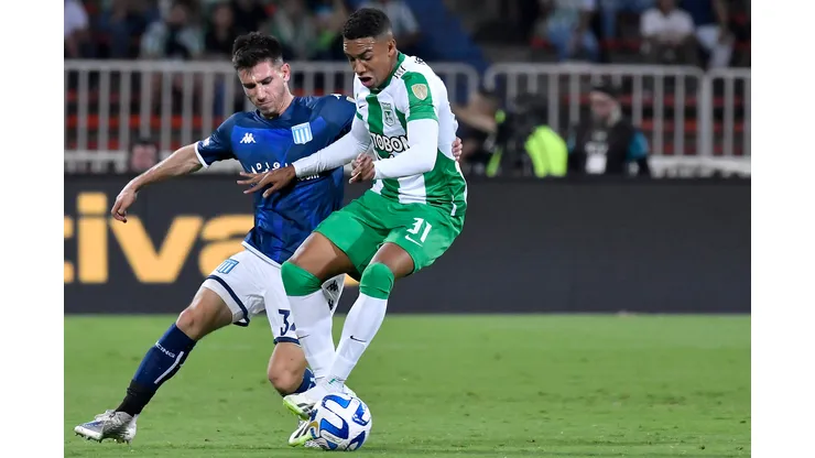 Photo by Gabriel Aponte/Getty Images - Brahian Palacios durante uma partida da Libertadores de 2023 contra o Racing.