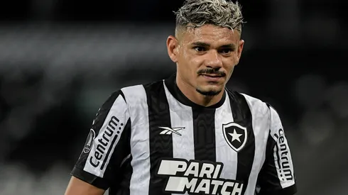 Centroavante tem vivido altos e baixos no Glorioso.