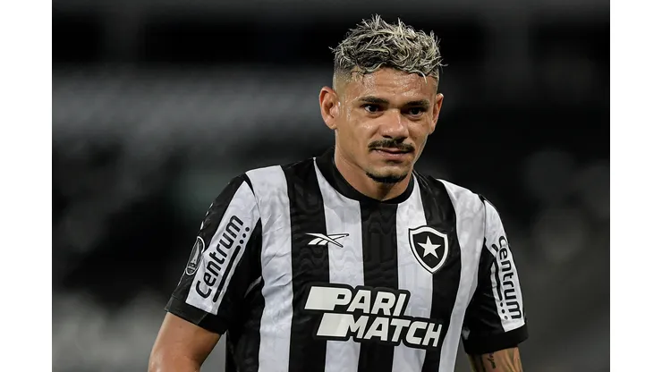 Centroavante tem vivido altos e baixos no Glorioso.