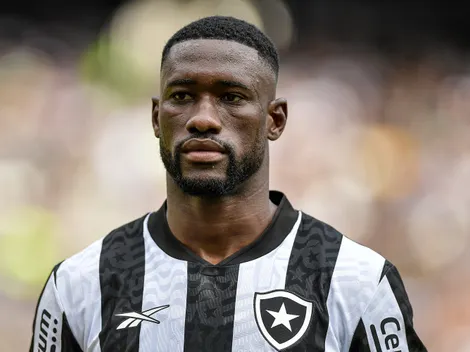 Jornalista 'rasga elogios' a Bastos e pede titularidade no Botafogo