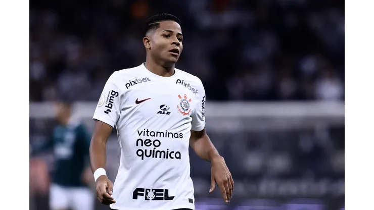 Wesley durante confronto contra o Goiás no Campeonato Brasileiro de 2023.