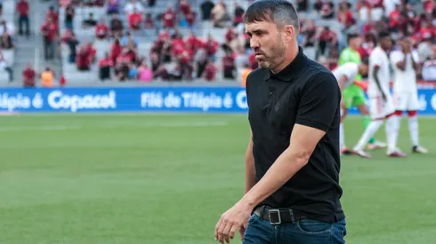Eduardo Coudet durante confronto contra o Athletico-PR no Campeonato Brasileiro de 2024.