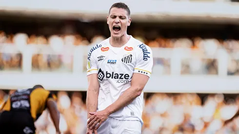 Julio Furch vem sofrendo com lesões – Foto: Abner Dourado/AGIF