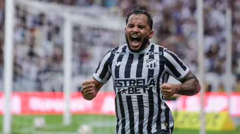 Lourenco jogador do Ceara comemora seu gol durante partida contra o Ferroviario no estadio Arena Castelao pelo campeonato Cearense 2024. Lucas Emanuel/AGIF