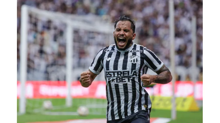 Lourenco jogador do Ceara comemora seu gol durante partida contra o Ferroviario no estadio Arena Castelao pelo campeonato Cearense 2024. Lucas Emanuel/AGIF