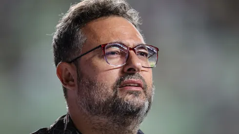 Alexandre Mattos durante sua passagem no Athletico-PR no confronto contra o Atlético-MG no Brasileirão de 2023.