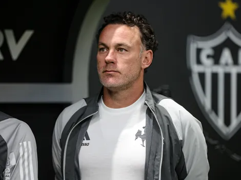 Medalhão do Atlético se rende a Milito após goleada na Libertadores