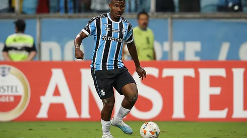Cuiabano atuando no Grêmio em 2023, hoje é jogador do Botafogo