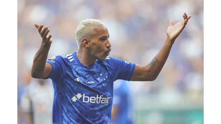 Matheus Pereira tem situação indefinida. Foto: Gilson Lobo/AGIF
