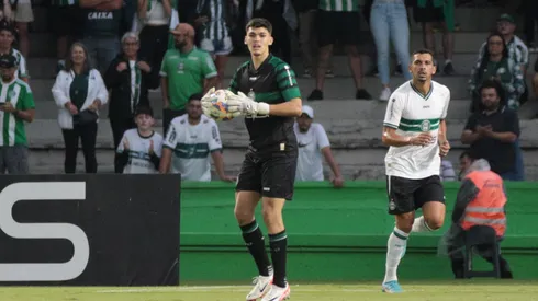 Pedro Morisco em ação contra o Andraus em partida válida pelo Campeonato Paranaense de 2024.