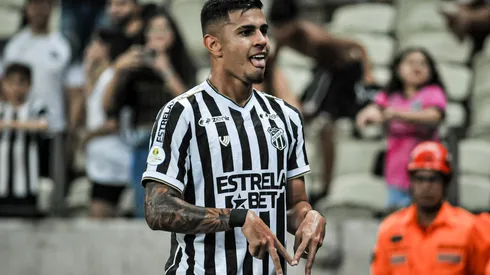 Botafogo tentará David Ricardo novamente. Foto: Kely Pereira/AGIF