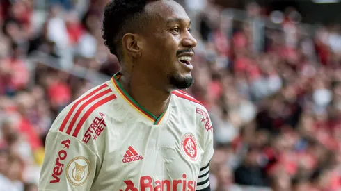 Edenilson jogador do Internacional durante partida contra o Athletico-PR no estadio Arena da Baixada pelo campeonato Brasileiro A 2022. Meia deu declaração polêmica que chegou ao Internacional. Foto: Robson Mafra/AGIF